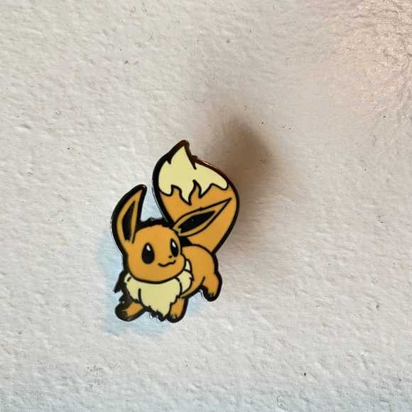 Pokemon Eevee Hard Enamel Pin - Picture 3 of 3